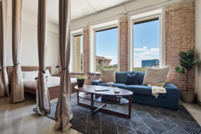 Гостиница Urban 1 & 2 Bedroom Units in Downtown Dallas  Даллас